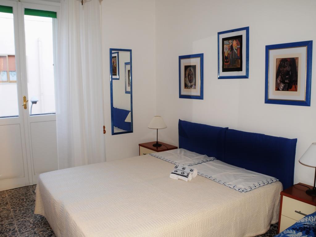 Bed and Breakfast Casa Tarragona Альгеро Номер фото