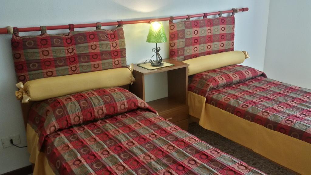 Bed and Breakfast Casa Tarragona Альгеро Экстерьер фото